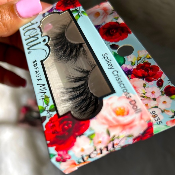 Spikey Criss Cross Mink Lashes - Picture 10 of 15